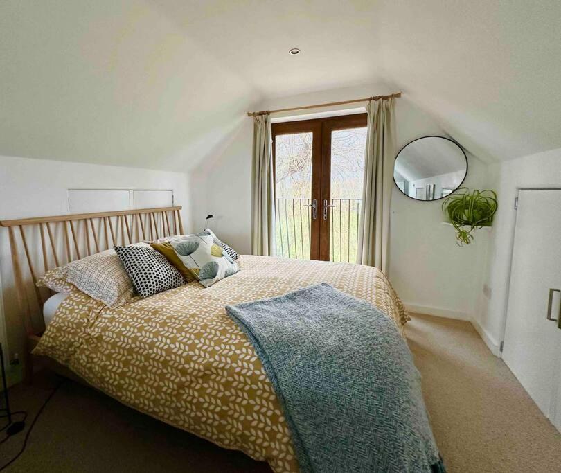 The Hideaway: * Farnsfield