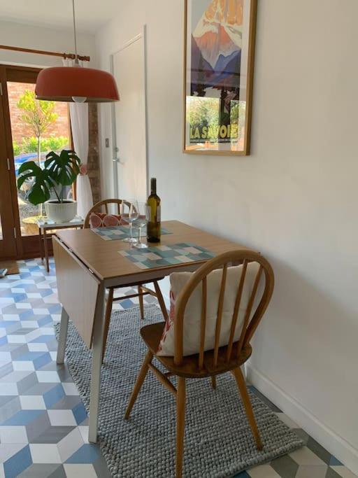 The Hideaway: Apartment Farnsfield
