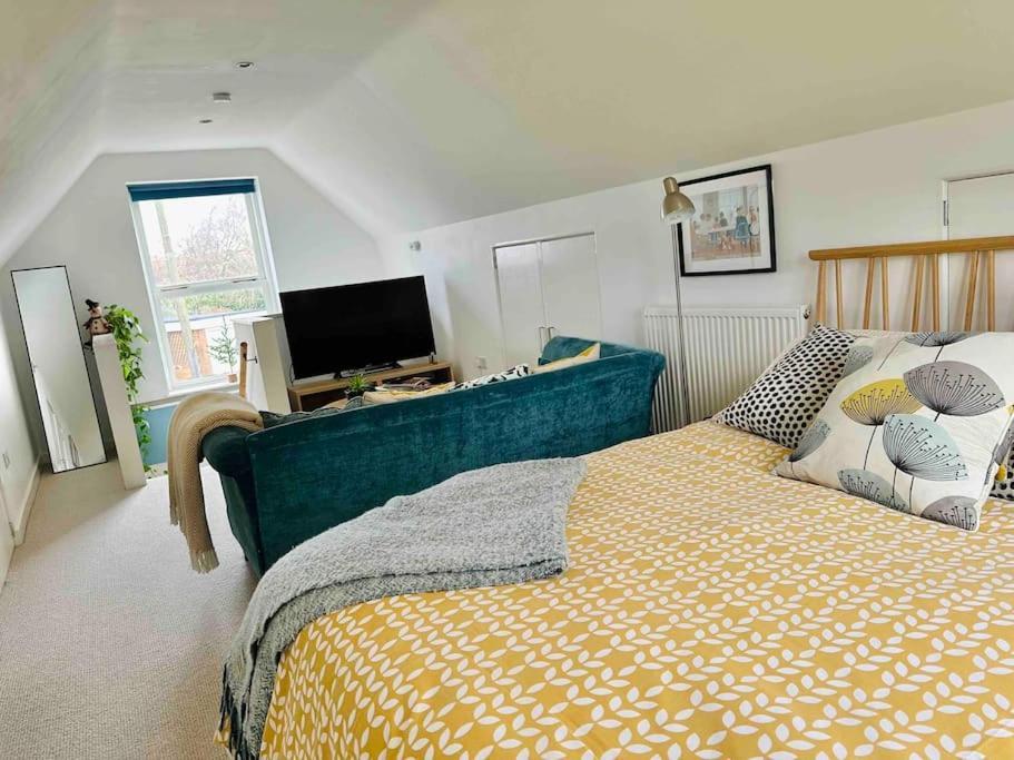 The Hideaway: * Farnsfield